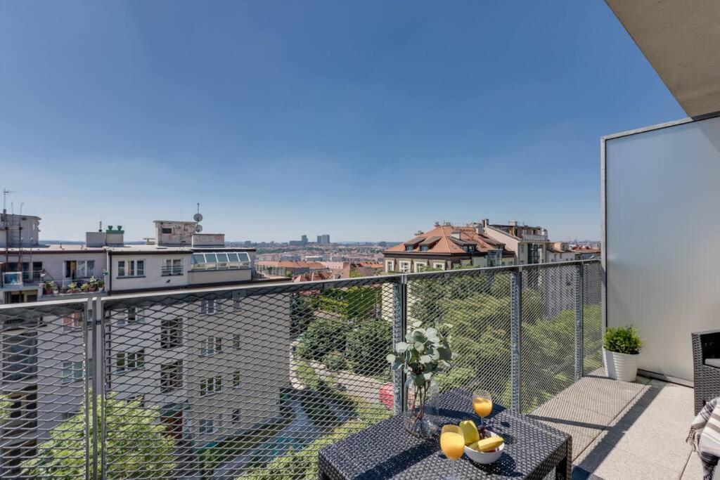 Jt'S Apartments Korunni Str. Praag Buitenkant foto