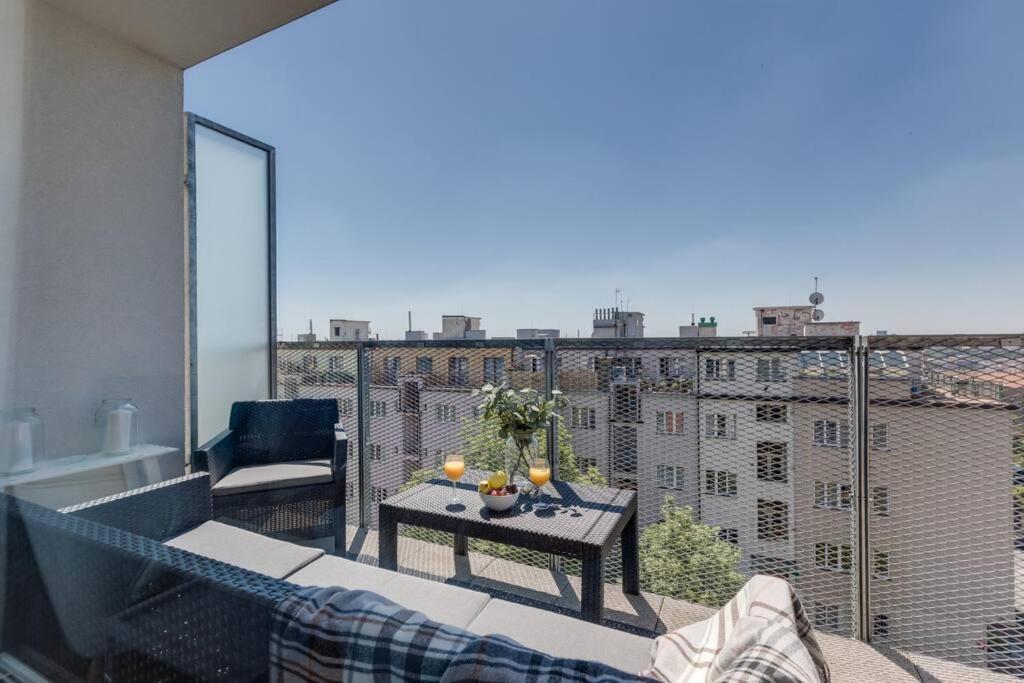 Jt'S Apartments Korunni Str. Praag Buitenkant foto