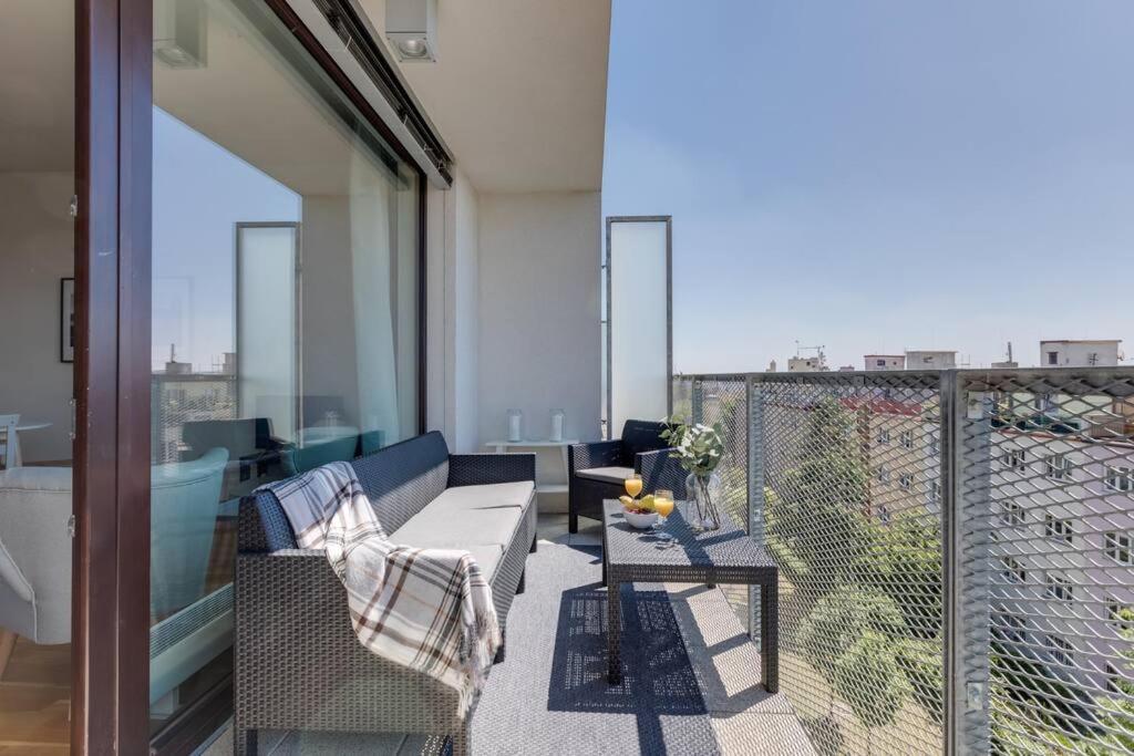 Jt'S Apartments Korunni Str. Praag Buitenkant foto