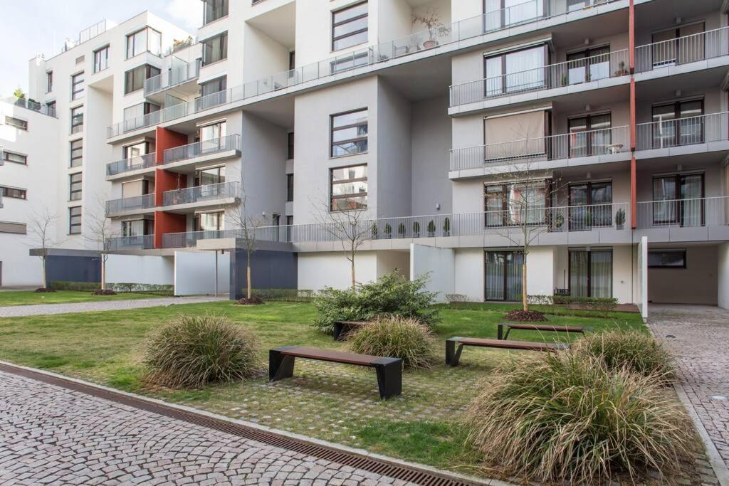 Jt'S Apartments Korunni Str. Praag Buitenkant foto