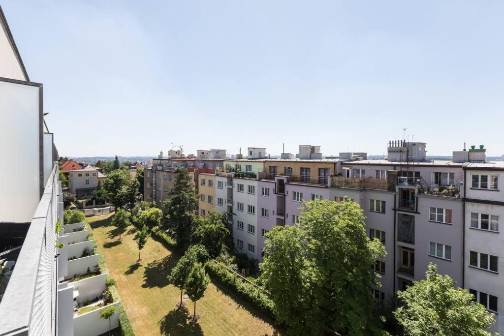 Jt'S Apartments Korunni Str. Praag Buitenkant foto